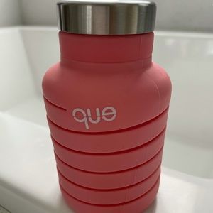 Que Reusable water bottle